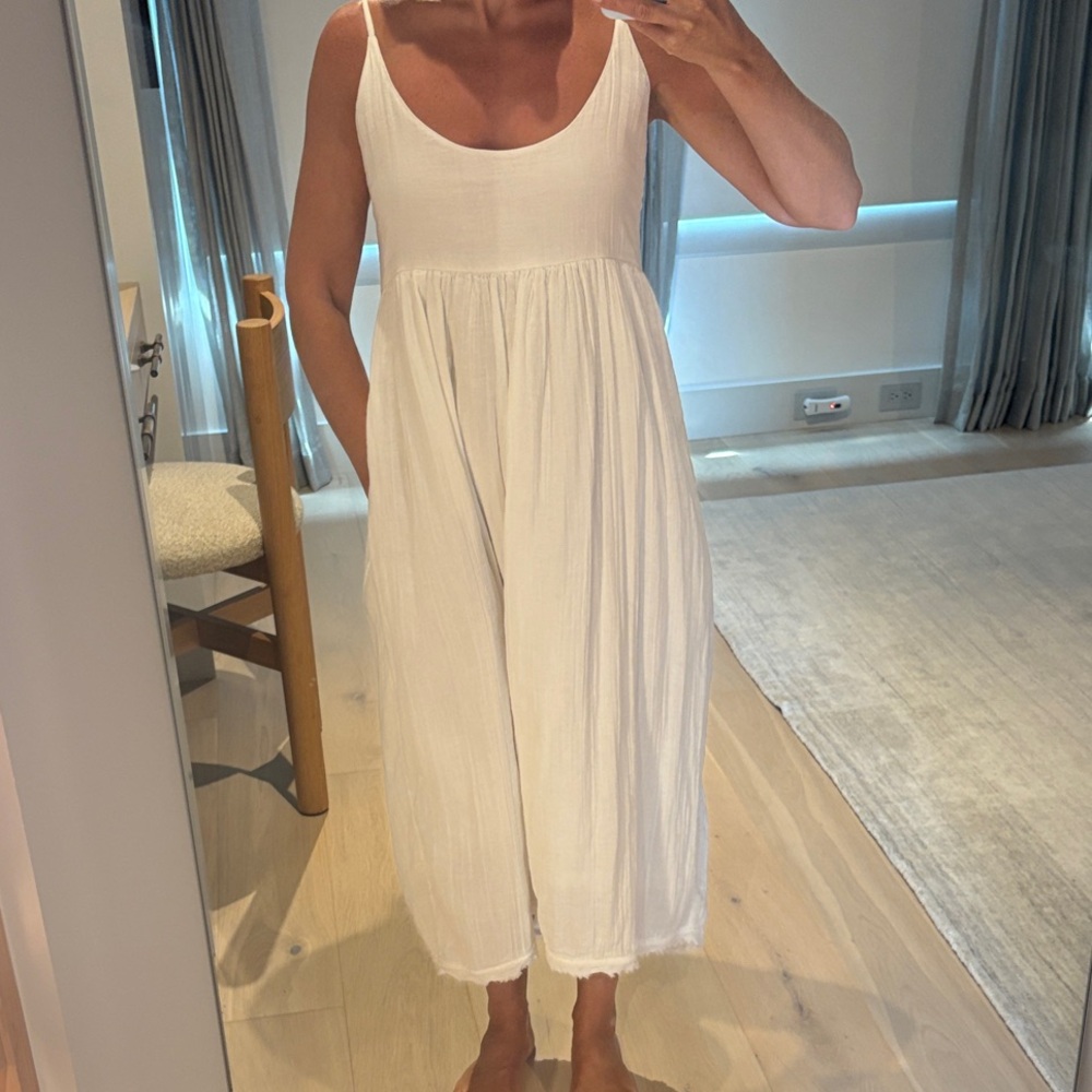 Chic White Sleeveless Midi Dress
